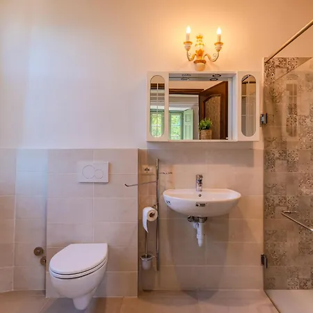 Ca Pendula By Interhome فيلة دومازو